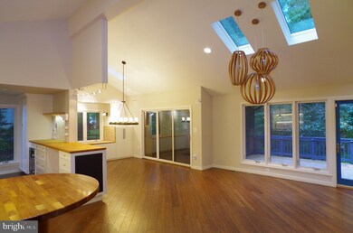 12383 Copenhagen Ct, Reston, VA 20191 - photo 4