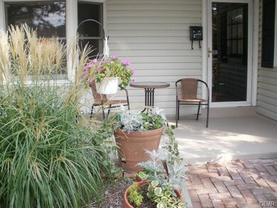 804 Fernwood St, Emmaus, PA 18049 - photo 3