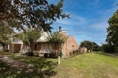 7852 Green Lawn Dr unit 7852, Houston, TX 77088 - photo 2