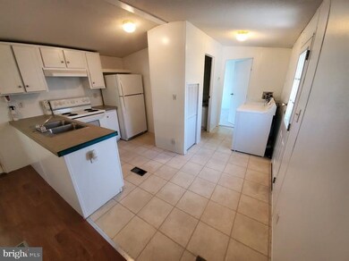 4123 Anderson Rd unit 18, Triangle, VA 22172 - photo 5