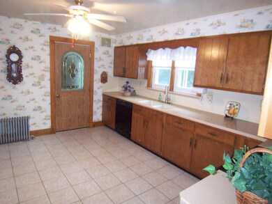 974 W 3rd St, Lock Haven, PA 17745 - photo 5