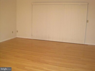 199 Canterbury Ct, East Windsor, NJ 08520 - photo 2