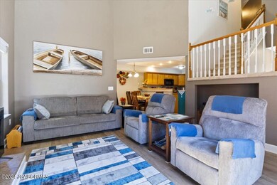 06-4533 Parkwood Cir - 6 living room vie