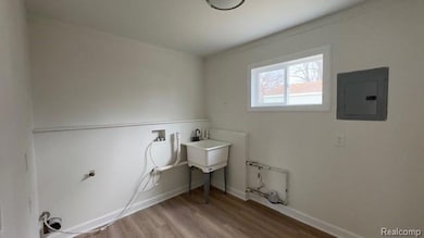 5087 Hunt St, Wayne, MI 48184 - photo 7