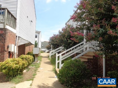 1904 Inglewood Dr unit E, Charlottesville, VA 22901 - photo 3