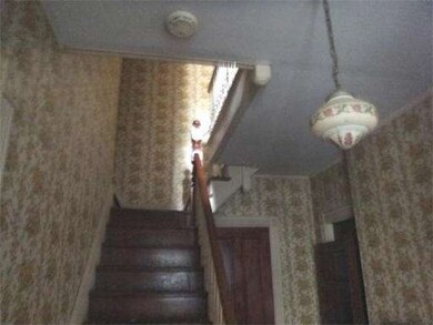 254 3rd St, Lowell, MA 01850 - photo 4