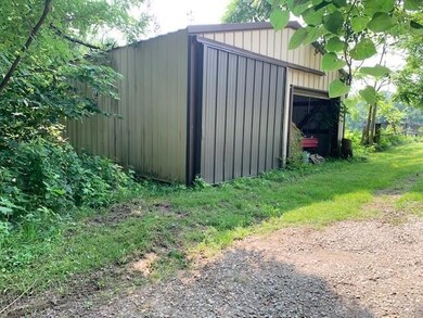 7811 S Sanes Rd, Connersville, IN 47331 - photo 5