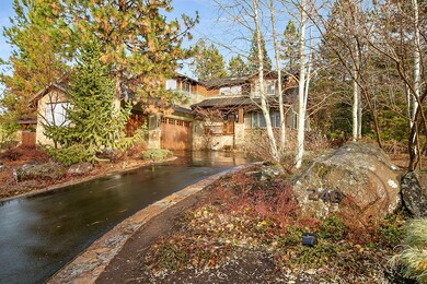 240 NW Skyliner Summit Front Exterior