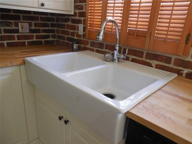 Oversized ceramic farmer sink and telescoping fauc