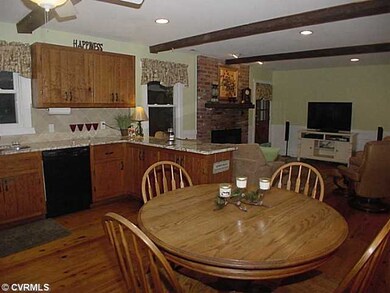 Kitchen - Large eat-in kitchen with pine floor ope