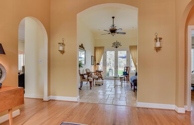 425 Spalding parlor