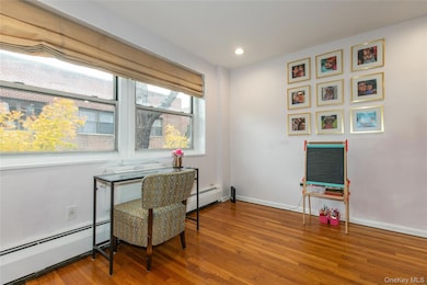 Barclay Tenants' Corporation unit 2L, Great Neck, NY 11021 - photo 7