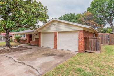 1137 Mary Dr, Hurst, TX 76053 - photo 4