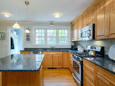 550 Webster St, Needham Heights, MA 02494 - photo 6