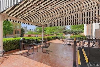 Whitehall Condominiums unit 18B, Saint Louis, MO 63105 - photo 4