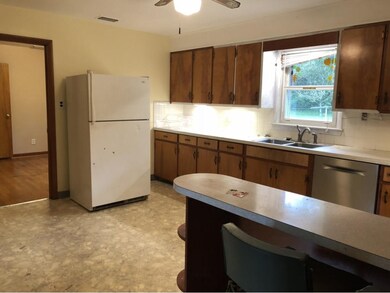 1409 Squibb Dr, Johnson City, TN 37601 - photo 7