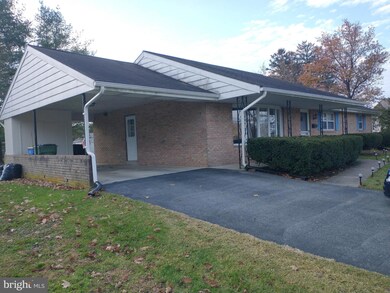 34 W 3rd St, Hershey, PA 17033 - photo 2