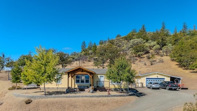 198 Flamingo Dr, Eagle Point, OR 97524 - photo 4