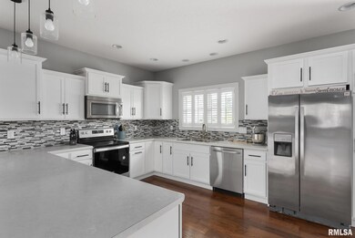 1524 Shamrock Dr, Davenport, IA 52807 - photo 3