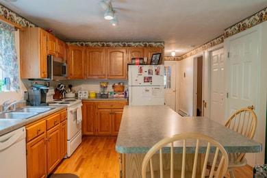 35-web-or-mls-17 Easy St-50