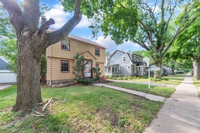 02-539 Charles St-WindowStill-Real-