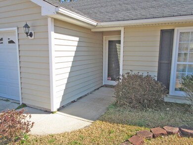 201 Pebble Ln, Jacksonville, NC 28546 - photo 2