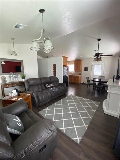 203 E 5th St, Cushing, OK 74023 - photo 2