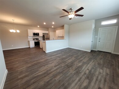 9877 Grosbeak Ln, the Woodlands, TX 77354 - photo 5