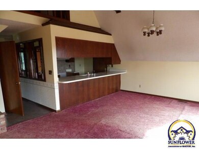 1520 SW Indian Hills Rd, Topeka, KS 66615 - photo 7