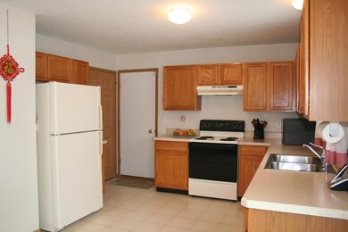3345 McCutcheon Crossing - Kitchen