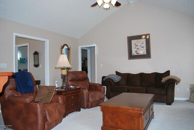 536 Helmwood Cir, Mount Washington, KY 40047 - photo 4