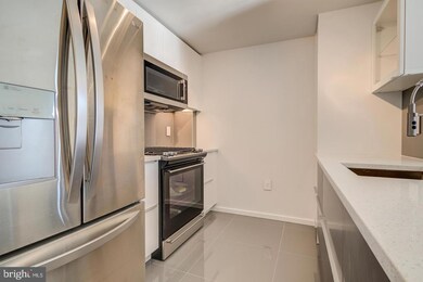 Clarendon 1021 unit 828, Arlington, VA 22201 - photo 4