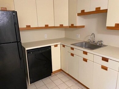 140 Place Ln unit 140, Woburn, MA 01801 - photo 2