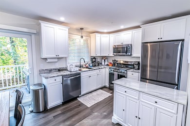 13 Sapphire Ln, Nashua, NH 03064 - photo 6