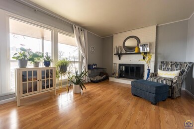 912 SW 37th St, Topeka, KS 66611 - photo 6