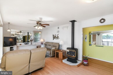 172 Sea Horse Dr, Colonial Beach, VA 22443 - photo 4