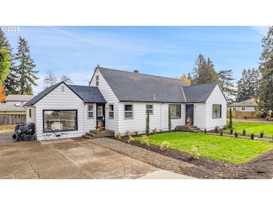 574 S Ivy St, Canby, OR 97013 - photo 2