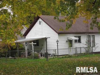 308 Willard Ave, Lincoln, IL 62656 - photo 2