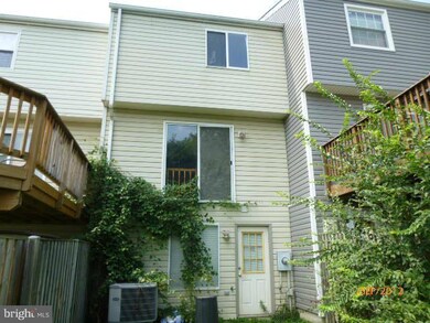 19129 Partridge Wood Dr, Germantown, MD 20874 - photo 2