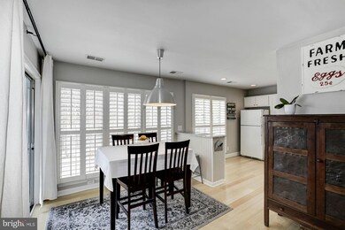 9246 Cardinal Forest Ln unit 302, Lorton, VA 22079 - photo 7