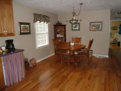 6 Dining Area