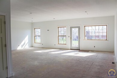 2920 SW Greenridge St, Topeka, KS 66614 - photo 6
