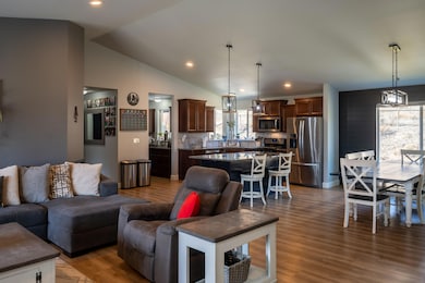 8445 19th St, Terrebonne, OR 97760 - photo 6