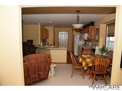 818 Adams Ct unit 20, Wapakoneta, OH 45895 - photo 7