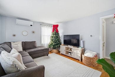 26 Cuff Ave, Springfield, MA 01104 - photo 3