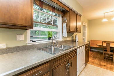 3011 Wilson Ave SW, Cedar Rapids, IA 52404 - photo 4