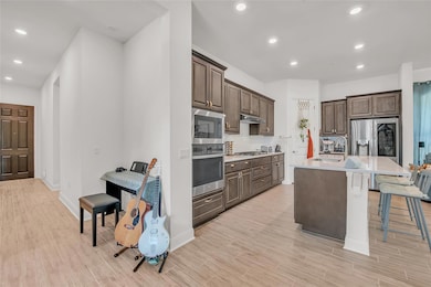 Kitchen with appliances with stainless steel fini