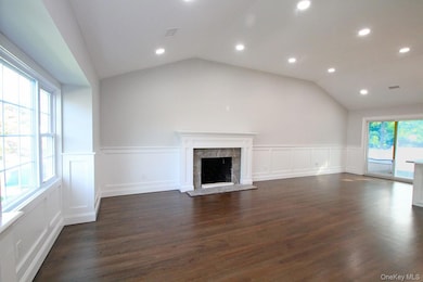 16 Eleanor Rd, Plainview, NY 11803 - photo 2