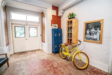 1090 10th St N, Saint Petersburg, FL 33705 - photo 4