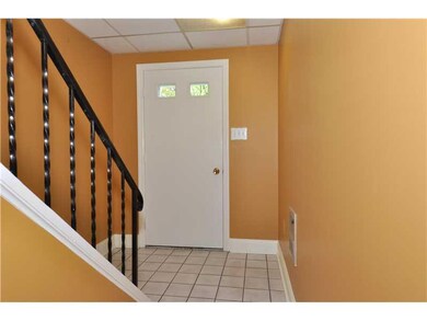 Entry/Foyer.